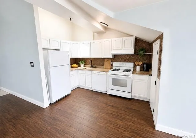 Photo 4 of Condo for sale at 1432 Outlook Ave #3, New York, NY 10465 | MLS# 1032306 | Listing updated on 2026-09-17