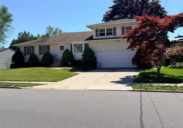 Photo 3 of Sale Pending at 381 N Monroe Ave, Babylon, NY 11757 | MLS# 1032316 | Listing updated on 2026-09-18