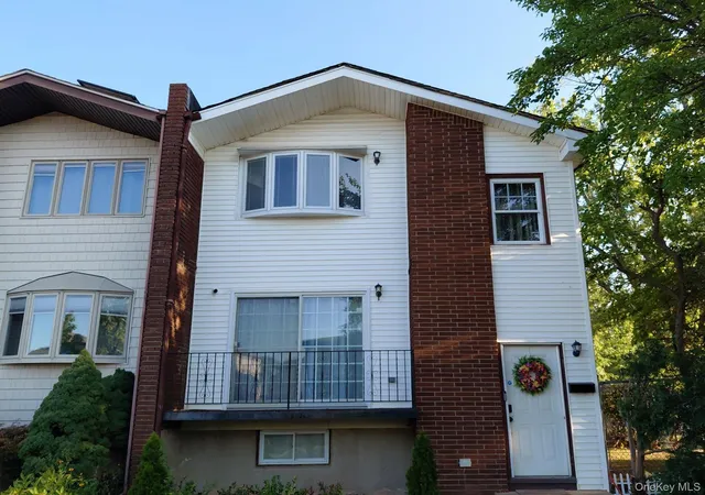 Photo 2 of Single family home for sale at 271 Leverett Ave, New York, NY 10308 | MLS# 1032645 | Listing updated on 2026-09-18
