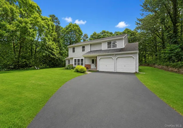 Photo 2 of Single family home for sale at 11 Bates Ln, Brookhaven, NY 11961 | MLS# 1032928 | Listing updated on 2026-09-17