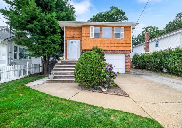Photo 1 of Single family home for sale at 1706 Washington Dr, Hempstead, NY 11566 | MLS# 1032980 | Listing updated on 2026-09-18