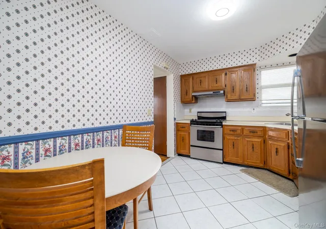 Photo 3 of Single family home for sale at 1706 Washington Dr, Hempstead, NY 11566 | MLS# 1032980 | Listing updated on 2026-09-18