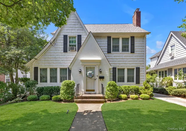 Photo 1 of Sale Pending at 44 Fern St, Hempstead, NY 11001 | MLS# 1033071 | Listing updated on 2026-09-18