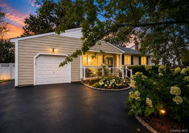Photo 1 of Sale Pending at 333 Ontario St, Islip, NY 11779 | MLS# 1033085 | Listing updated on 2026-09-18