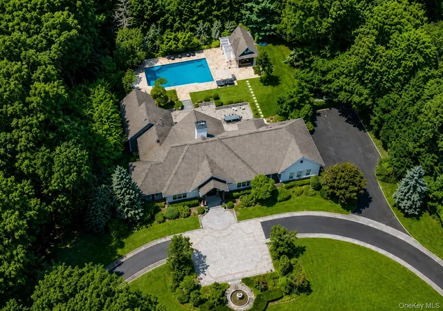 Single family home for sale at 537 Split Rock Rd, Oyster Bay, NY 11791 | MLS# 1033228