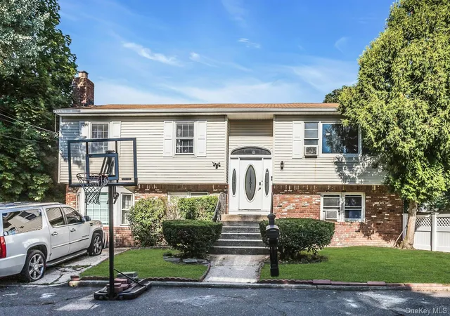 Photo 1 of Sale Pending at 1 Karen Ct, Oyster Bay, NY 11709 | MLS# 1033273 | Listing updated on 2026-09-18