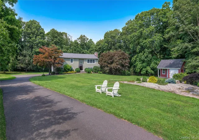Photo 3 of Sale Pending at 139 Smith Ridge Rd, Lewisboro, NY 10590 | MLS# 1033275 | Listing updated on 2026-09-18