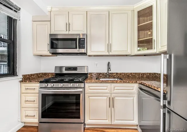 Photo 3 of House for sale at 4705 Henry Hudson Pkwy W #3C, New York, NY 10471 | MLS# 1033446 | Listing updated on 2026-09-26