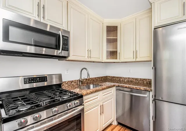 Photo 4 of House for sale at 4705 Henry Hudson Pkwy W #3C, New York, NY 10471 | MLS# 1033446 | Listing updated on 2026-09-26