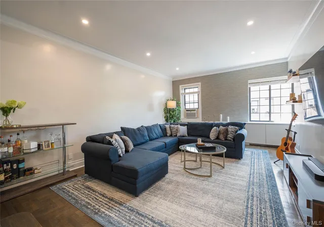 Photo 3 of Sale Pending at 35 Parkview Ave #6G, Yonkers, NY 10708 | MLS# 1033758 | Listing updated on 2026-09-18
