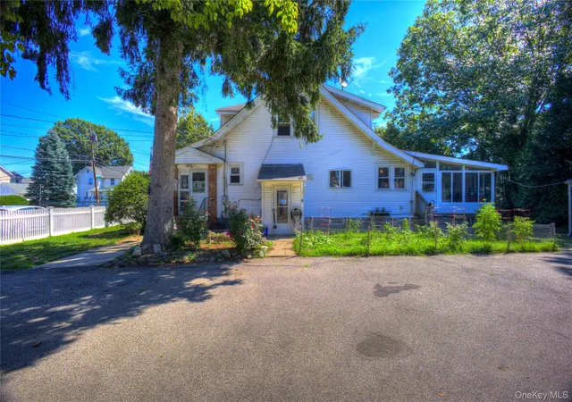 Photo 4 of Single family home for sale at 81 Notre Dame Ave, Oyster Bay, NY 11801 | MLS# 1033807 | Listing updated on 2026-09-18