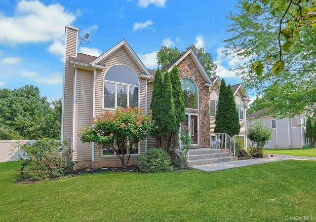 Photo 2 of Sale Pending at 14 Stern Pl, Clarkstown, NY 10920 | MLS# 1033927 | Listing updated on 2026-09-18