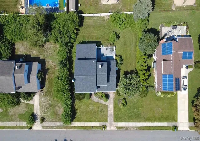 Photo 3 of Sale Pending at 53 Comerford St, Brookhaven, NY 11776 | MLS# 1034495 | Listing updated on 2026-09-18
