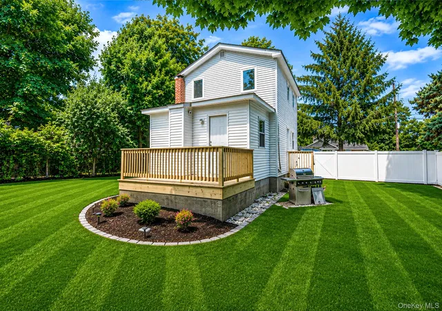 Photo 28 of Sale Pending at 13 Graham Pl, Smithtown, NY 11767 | MLS# 1034746 | Listing updated on 2026-09-18