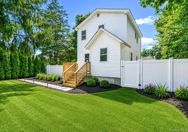 Photo 3 of Sale Pending at 13 Graham Pl, Smithtown, NY 11767 | MLS# 1034746 | Listing updated on 2026-09-18
