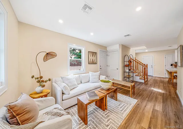 Photo 4 of Sale Pending at 13 Graham Pl, Smithtown, NY 11767 | MLS# 1034746 | Listing updated on 2026-09-18
