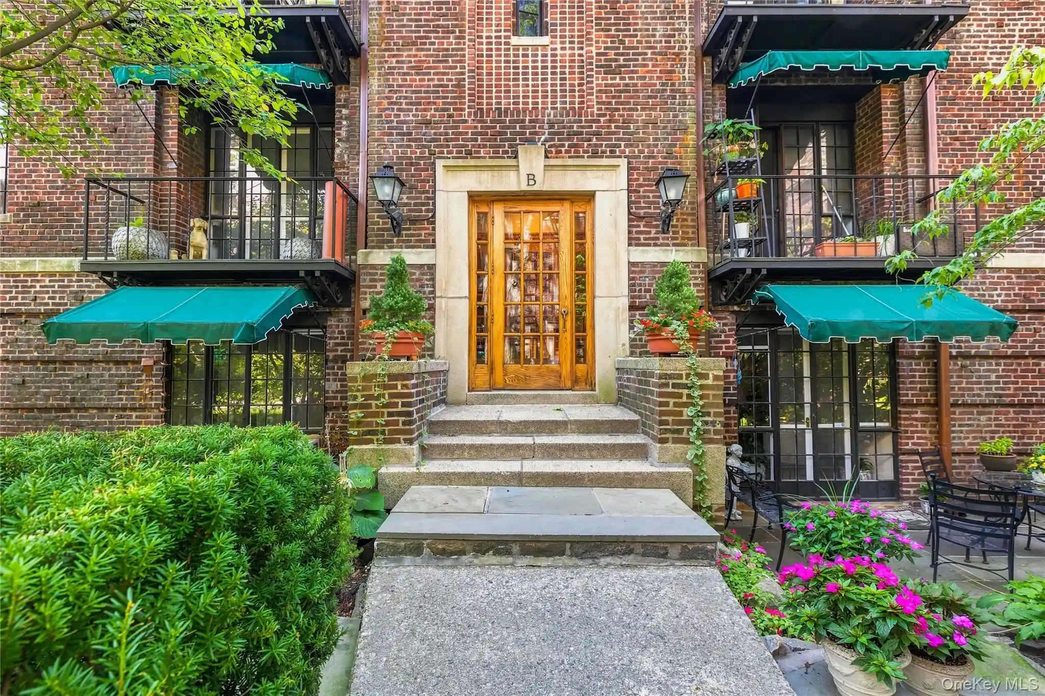 Listing Photo 1 - Condo for sale in 20 N Broadway located at 20 N Broadway, White Plains, NY 10605 - Unit #B-305