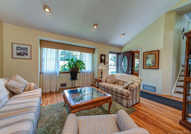 Photo 3 of Sale Pending at 10 Meredith Dr, Huntington, NY 11740 | MLS# 1035066 | Listing updated on 2026-09-18