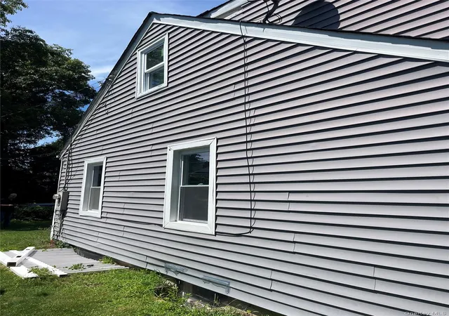 Photo 2 of Sale Pending at 32 7th Avenue S, Huntington, NY 11746 | MLS# 1035198 | Listing updated on 2026-09-18