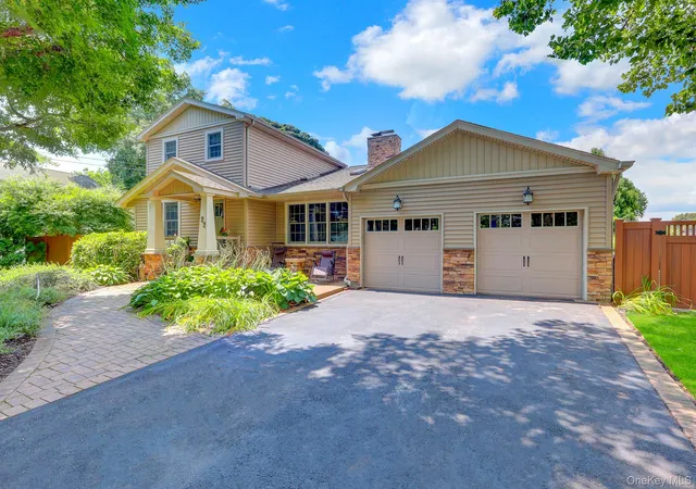 Photo 3 of Sale Pending at 22 Larkspur Dr, Islip, NY 11795 | MLS# 1035602 | Listing updated on 2026-09-18
