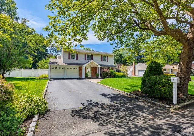 Photo 3 of Sale Pending at 30 Kirkland Dr, Huntington, NY 11740 | MLS# 1035860 | Listing updated on 2026-09-18