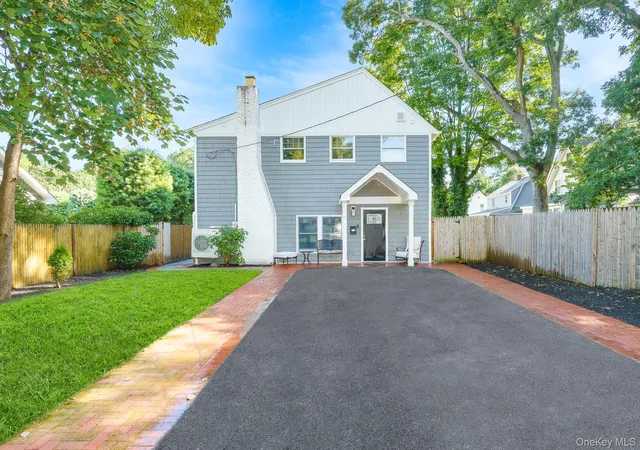 Photo 1 of Sale Pending at 10 Hill St, Huntington, NY 11768 | MLS# 1035888 | Listing updated on 2026-09-18
