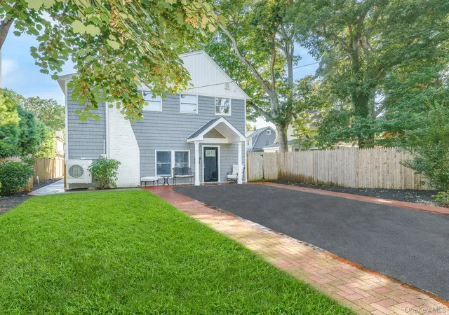 Photo 3 of Sale Pending at 10 Hill St, Huntington, NY 11768 | MLS# 1035888 | Listing updated on 2026-09-18