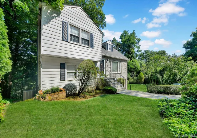 Photo 4 of Sale Pending at 38 Stockbridge Rd, Yonkers, NY 10710 | MLS# 1036000 | Listing updated on 2026-10-20