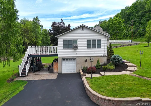 Photo 2 of Single family home for sale at 423 Rock Cut Rd, Newburgh (town), NY 12586 | MLS# 1036582 | Listing updated on 2026-09-17
