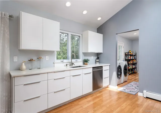 Photo 4 of Sale Pending at 4 Shelley Ct, Brookhaven, NY 11953 | MLS# 1036634 | Listing updated on 2026-09-18