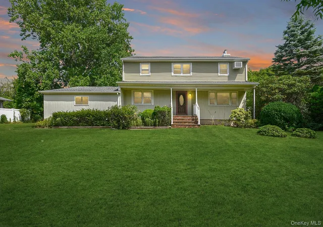 Photo 1 of Sale Pending at 6 Duquesne Dr, Huntington, NY 11740 | MLS# 1036674 | Listing updated on 2026-09-18