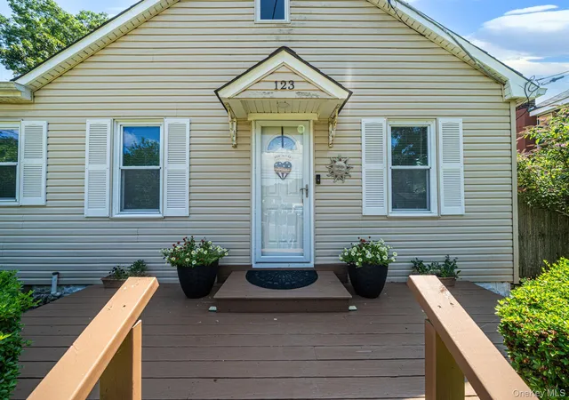 Photo 3 of Sale Pending at 123 Clinton Ave, Brookhaven, NY 11772 | MLS# 1036740 | Listing updated on 2026-09-18