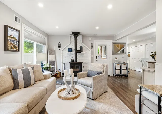 Listing Photo 4 - Condo for sale in building located at 215 Springmeadow Dr, Islip, NY 11741 - Unit #B