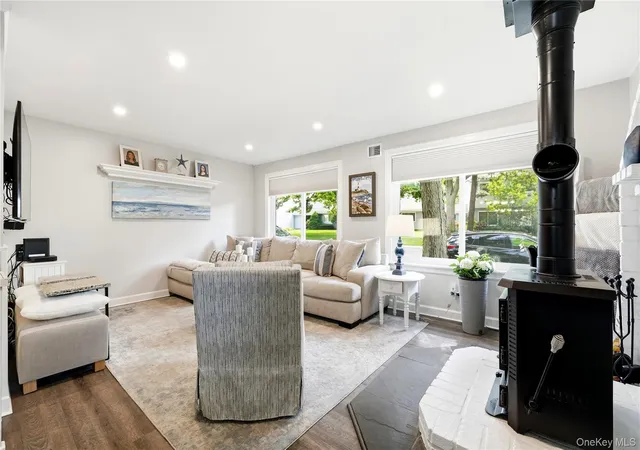 Listing Photo 5 - Condo for sale in building located at 215 Springmeadow Dr, Islip, NY 11741 - Unit #B