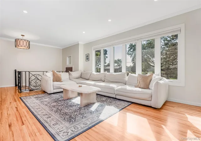 Photo 4 of Sale Pending at 27 Baywood Ln, Islip, NY 11705 | MLS# 1036830 | Listing updated on 2026-09-18
