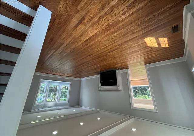 Photo 3 of Single family home for sale at 28 Wayaawi Ave, Oyster Bay, NY 11709 | MLS# 1037014 | Listing updated on 2026-09-16