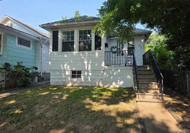 Single family home for sale at 416 Minnieford Ave, New York, NY 10464 | MLS# 1037128