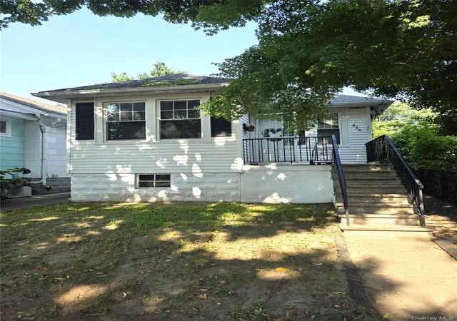 Photo 2 of Single family home for sale at 416 Minnieford Ave, New York, NY 10464 | MLS# 1037128 | Listing updated on 2026-09-08