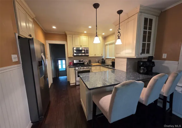 Photo 4 of Single family home for sale at 416 Minnieford Ave, New York, NY 10464 | MLS# 1037128 | Listing updated on 2026-09-08