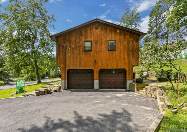 Photo 4 of Single family home for sale at 74 Heaton Rd, Chester Town, NY 10950 | MLS# 1037241 | Listing updated on 2026-09-16