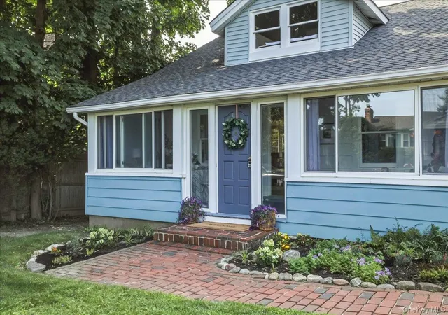 Photo 2 of Sale Pending at 5 Coles Pl, Huntington, NY 11768 | MLS# 1037480 | Listing updated on 2026-09-18