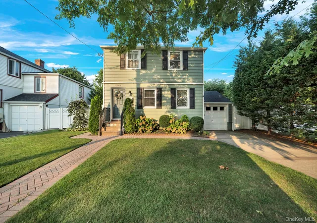 Photo 44 of Sale Pending at 404 Little Whaleneck Rd, Hempstead, NY 11566 | MLS# 1037506 | Listing updated on 2026-09-18