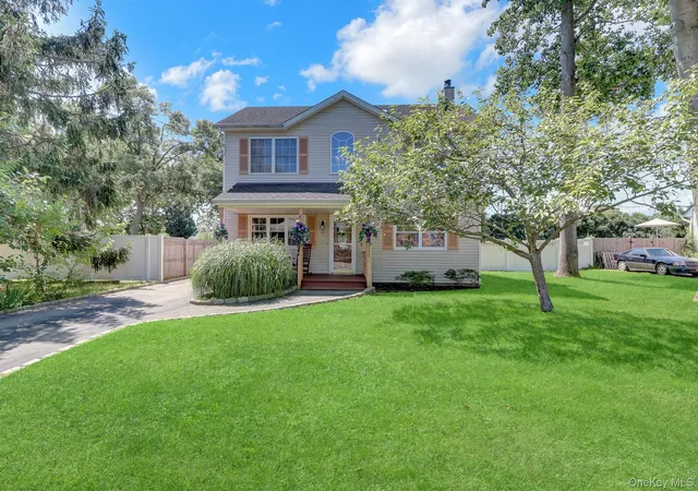 Photo 3 of Sale Pending at 18 Aster Ave, Brookhaven, NY 11742 | MLS# 1037793 | Listing updated on 2026-09-17