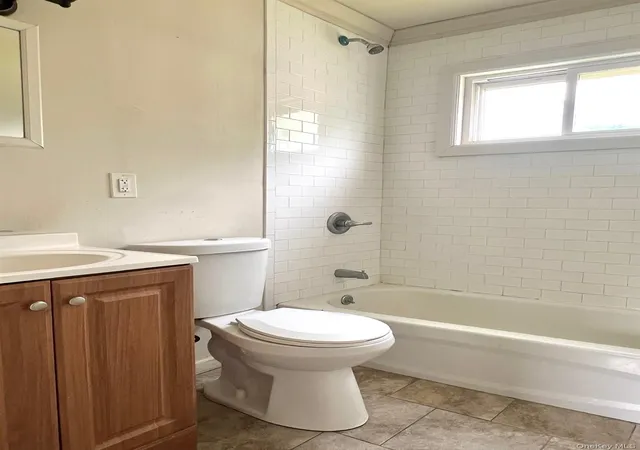 Photo 4 of Single family home for sale at 1656 N Thompson Dr, Islip, NY 11706 | MLS# 1037958 | Listing updated on 2026-10-03