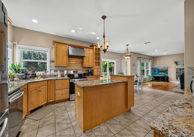 Photo 3 of Sale Pending at 15 Winston Pl, Marlboro, NY 12542 | MLS# 1038030 | Listing updated on 2026-09-18