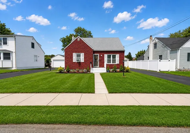 Photo 1 of Sale Pending at 17 Heathcote Rd, Babylon, NY 11757 | MLS# 1038125 | Listing updated on 2026-09-18