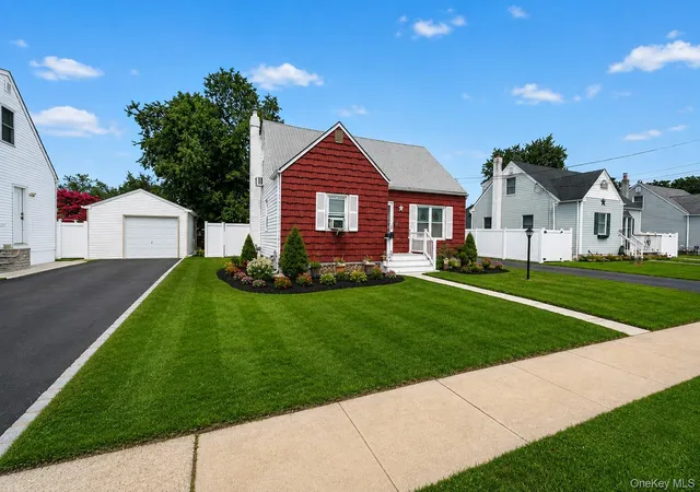 Photo 3 of Sale Pending at 17 Heathcote Rd, Babylon, NY 11757 | MLS# 1038125 | Listing updated on 2026-09-18
