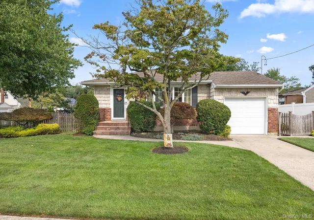 Photo 1 of Sale Pending at 151 N East Blvd, Oyster Bay, NY 11758 | MLS# 1038136 | Listing updated on 2026-09-18