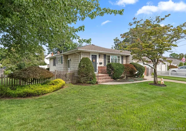 Photo 2 of Sale Pending at 151 N East Blvd, Oyster Bay, NY 11758 | MLS# 1038136 | Listing updated on 2026-09-18