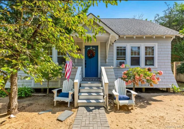Photo 2 of Sale Pending at 22 Crescent Ave, Islip, NY 11770 | MLS# 1038362 | Listing updated on 2026-09-18